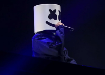 Marshmello’s Performance and Elmi’s Appearance was Overwhelmingly Positive