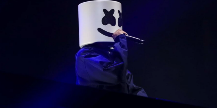 Marshmello’s Performance and Elmi’s Appearance was Overwhelmingly Positive