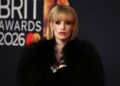 Kelly Osbourne’s Latest Red Carpet Appearance Sparks Conversation About Facial Trends and Weight Loss