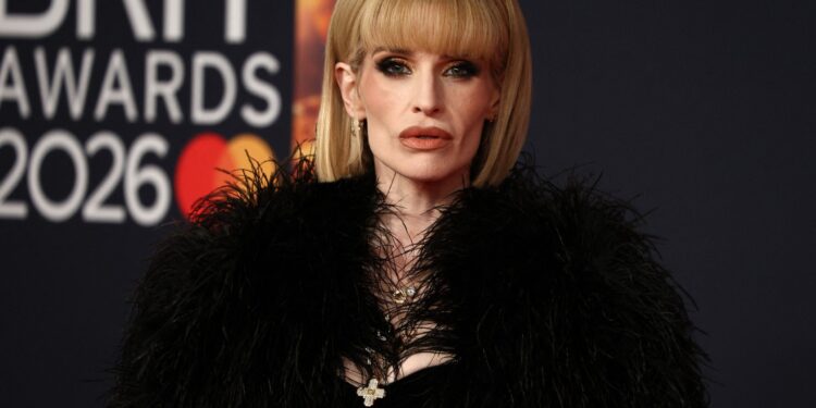 Kelly Osbourne’s Latest Red Carpet Appearance Sparks Conversation About Facial Trends and Weight Loss